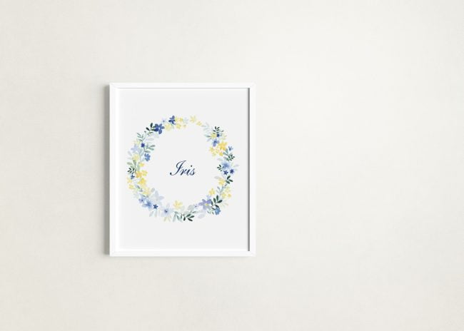 affiche-prenom-couronne-fleurs-bleues-jaunes-a-personnaliser (2)