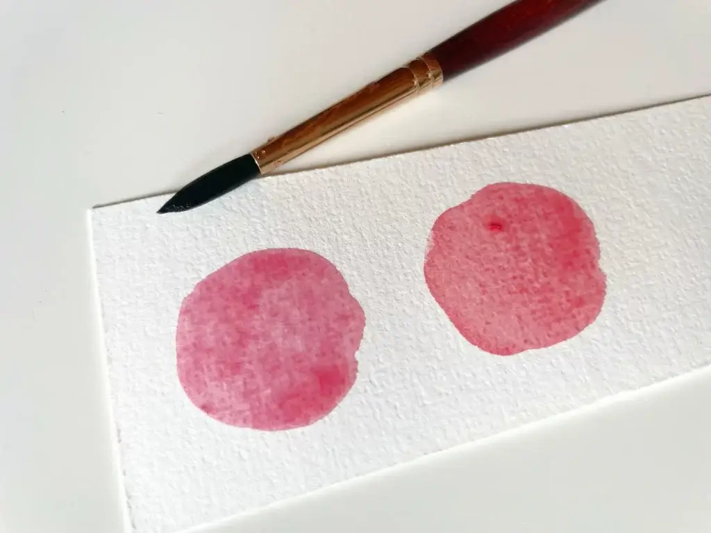 rouge de chinachridone et rose permanent à l'aquarelle